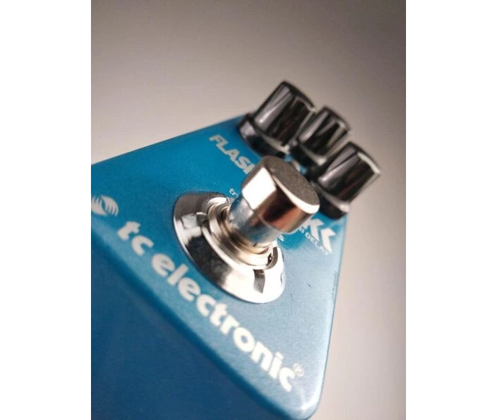 Фото - педаль эффектов Педаль эффектов TC Electronic Flashback Mini Delay