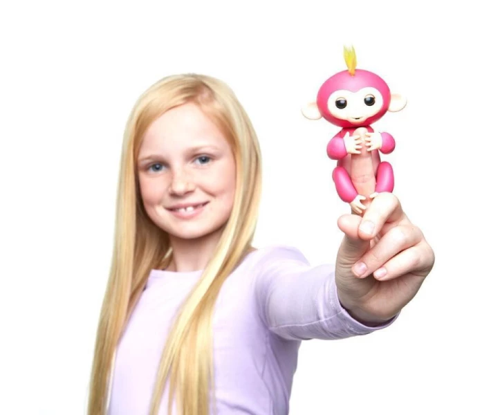 Фото -  Интерактивная ручная обезьянка Белла Bella Pink Fingerlings Interactive Baby Monkey WowWee