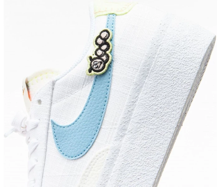 Фото - женский кроссовок Кроссовки женские Nike W BLAZER LOW PLATFORM SE NN белые DJ6376-100 Размер EU-39 (DJ6376-100_EU-39)