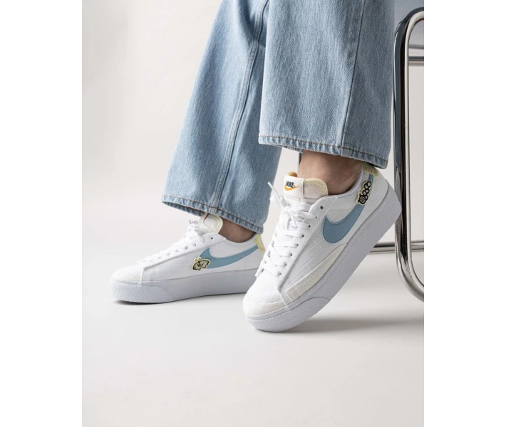Фото - женский кроссовок Кроссовки женские Nike W BLAZER LOW PLATFORM SE NN белые DJ6376-100 Размер EU-39 (DJ6376-100_EU-39)
