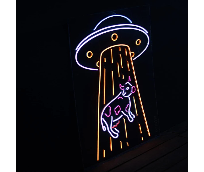 Фото - светодиодную вывеску Неоновая светодиодная вывеска neon led НЛО и корова 110x85