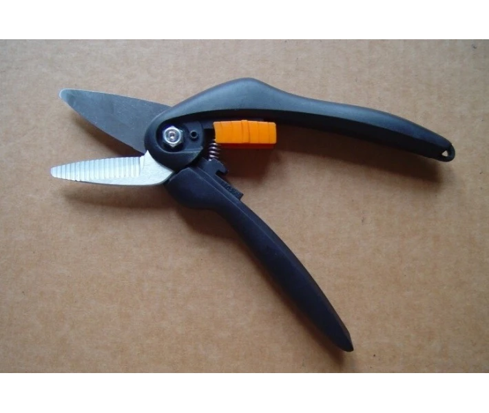 Фото - садовые ножницы Универсальные ножницы Fiskars Single Step SP28 208 мм (111280)