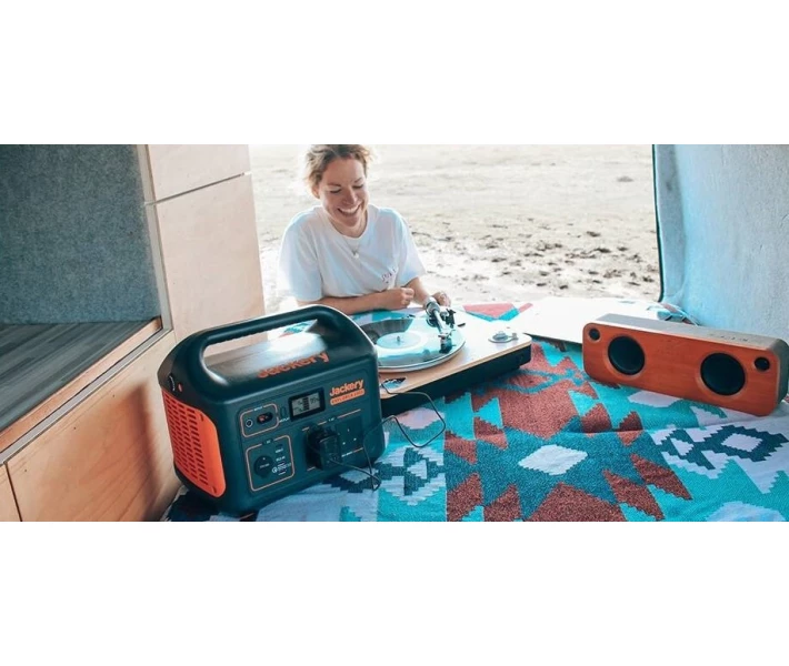 Фото - зарядную станцию Зарядная станция Jackery Explorer 1000 EU (HTE0531000EU)