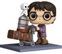 Купить -  Игровая фигурка FUNKO POP! DELUXE серии "Гарри Поттер" - ГАРРИ ПОТТЕР С ТЕЛЕЖКОЙ (57360)