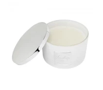 Купить - свечу  Ароматическая свеча AROMATHERAPY HOME PREMIUM EDITION свеча длительного горения с 3 фитилями Белая пряный аромат с нотками сандалового дерева