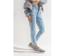 Купить - женские джинсы  Джинсы Mom Fit женские Karol 23543 34 Голубой (201)