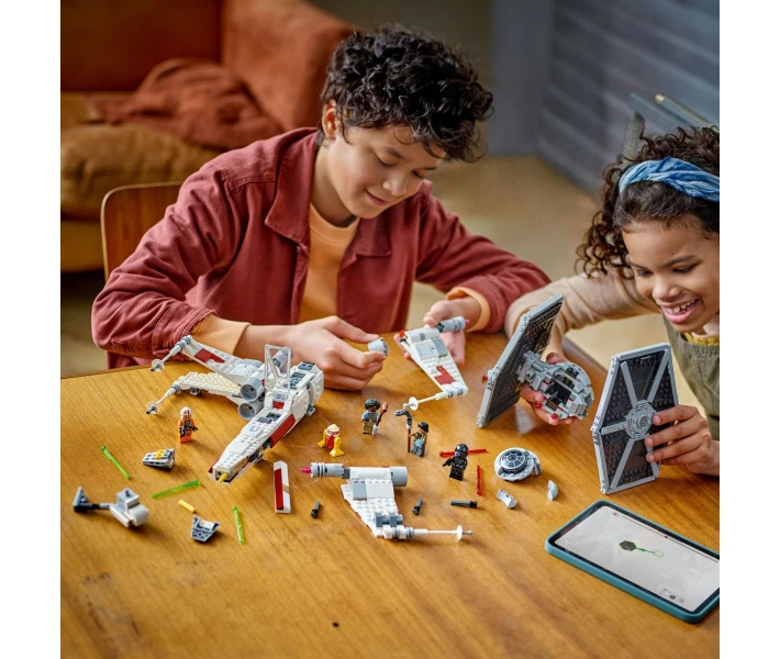 Фото - дитячий конструктор Конструктор LEGO® Star Wars Збірний пакет «Винищувач TIE і Корабель X-wing» (75393)
