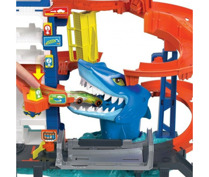 Фото - іграшковий гараж, паркінг, трек Ігровий набір Hot Wheels City Втеча від злої акули (HDP06)