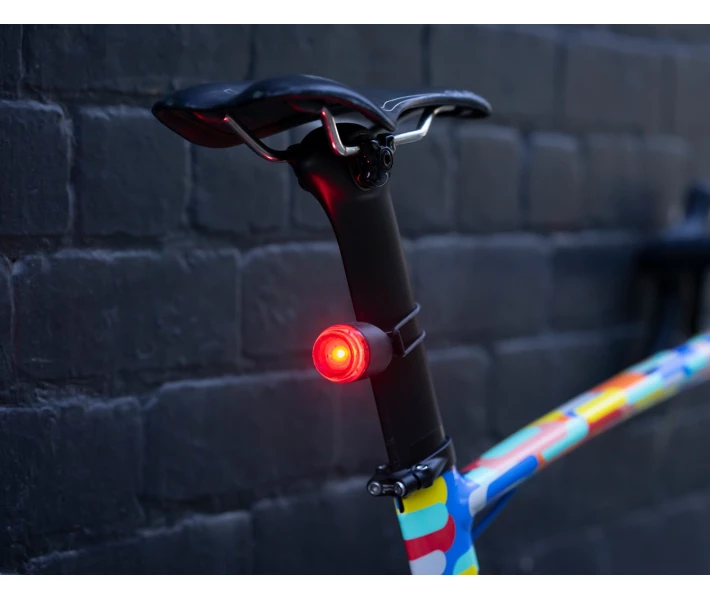 Фото - велофару Мигалка задня Knog Plug Rear 10 Lumens Black