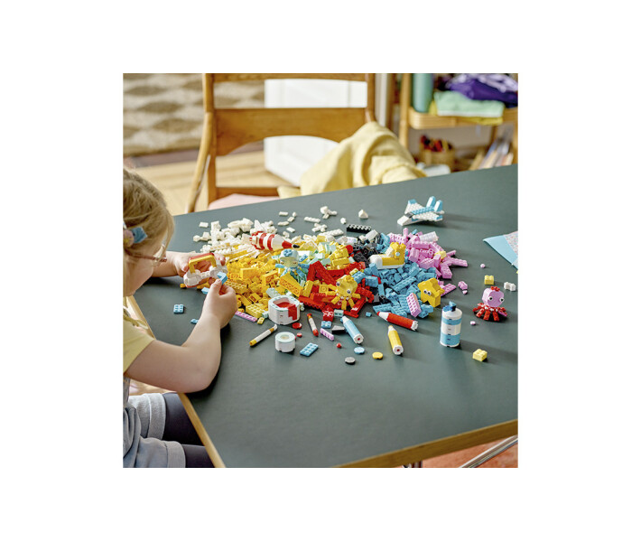 Фото - дитячий конструктор LEGO Classic Творчі різнокольорові веселощі 1500 деталей (11032)