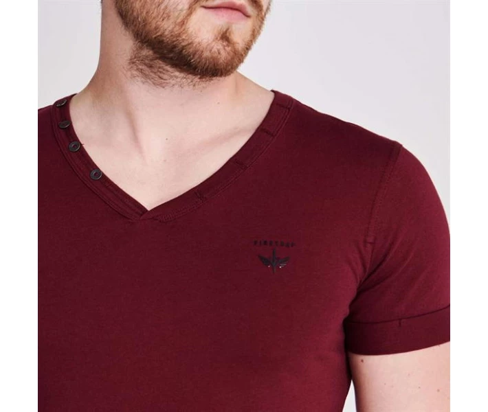 Фото - чоловічу футболку Футболка Firetrap Striding V Neck Burgundy M