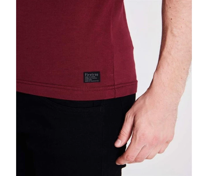 Фото - чоловічу футболку Футболка Firetrap Striding V Neck Burgundy M