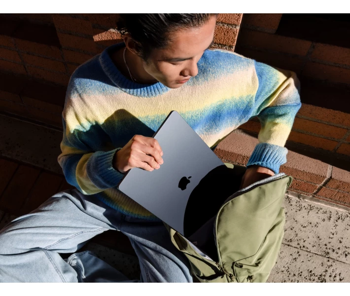 Фото - ноутбук Ноутбук Apple MacBook Air 15" M3 16/256GB (MC9G4) Midnight
