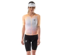 Придбати - жіночу футболку  Жіноча футболка спортивна Compressport AW00136B4041S Tri Postural Aero SS Top W Buff Orange Print S